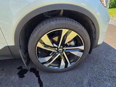 2024 Volvo XC40 B5 AWD Plus Bright Theme