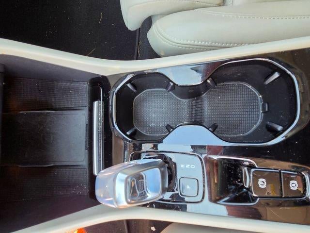 2024 Volvo XC40 B5 AWD Plus Bright Theme