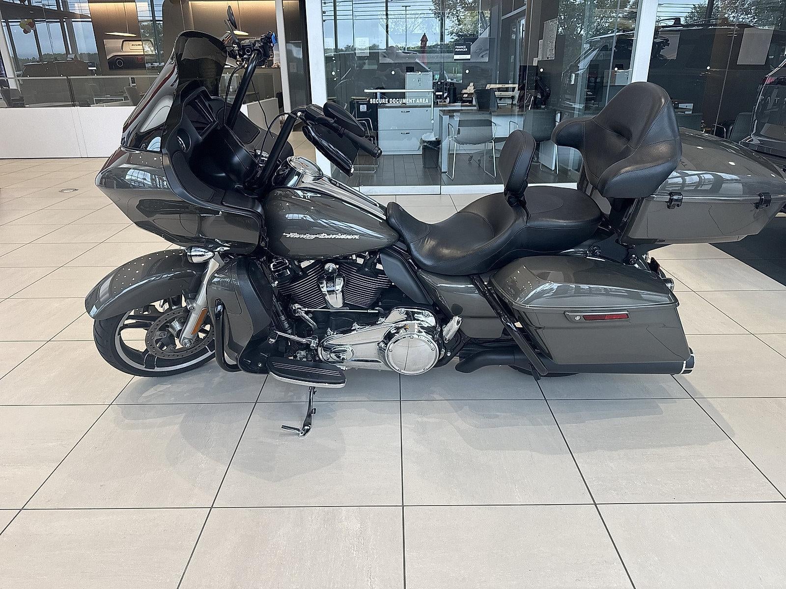 2019 Harley Davidson Touring Base