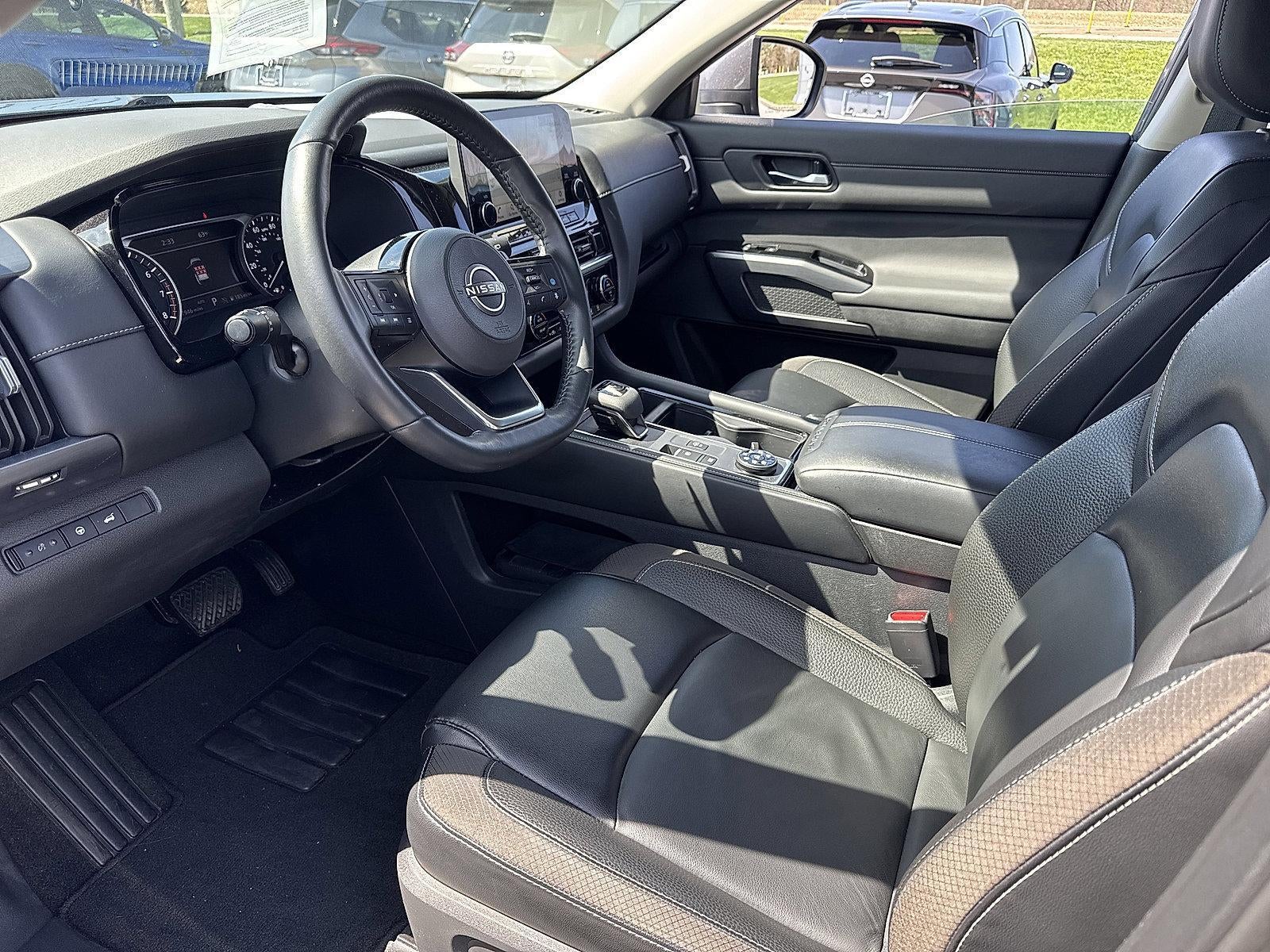 2023 Nissan Pathfinder SL 4WD