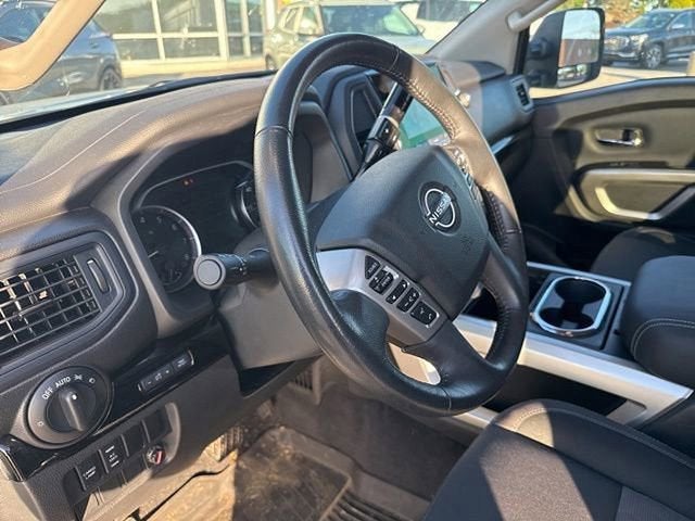 2024 Nissan TITAN Crew Cab SV 4x4