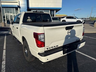 2024 Nissan TITAN Crew Cab SV 4x4