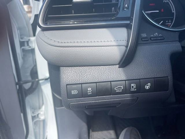 2024 Toyota Camry Hybrid LE