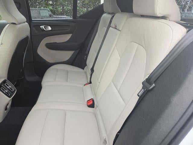 2024 Volvo XC40 Plus Bright Theme