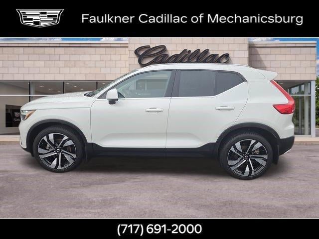 2024 Volvo XC40 Plus Bright Theme
