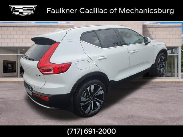 2024 Volvo XC40 Plus Bright Theme