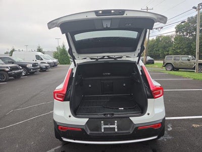 2024 Volvo XC40 Plus Bright Theme
