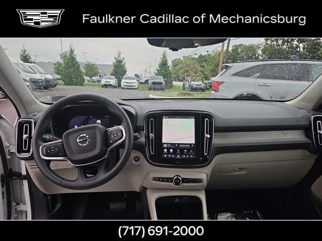 2024 Volvo XC40 Plus Bright Theme