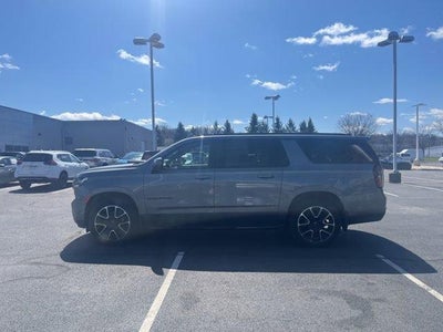 2022 Chevrolet Suburban 4WD RST