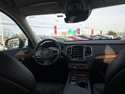 2022 Volvo XC90 T6 AWD Momentum 7P