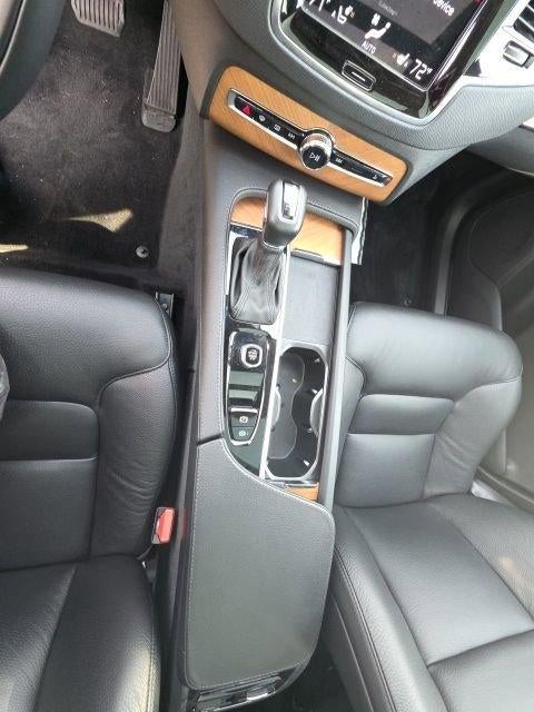 2022 Volvo XC90 T6 AWD Momentum 7P