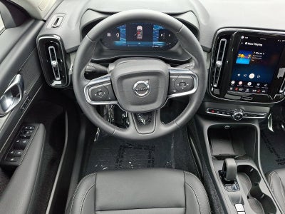 2025 Volvo XC40 B5 AWD Core Bright Theme
