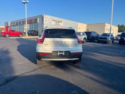 2025 Volvo XC40 B5 AWD Core Bright Theme