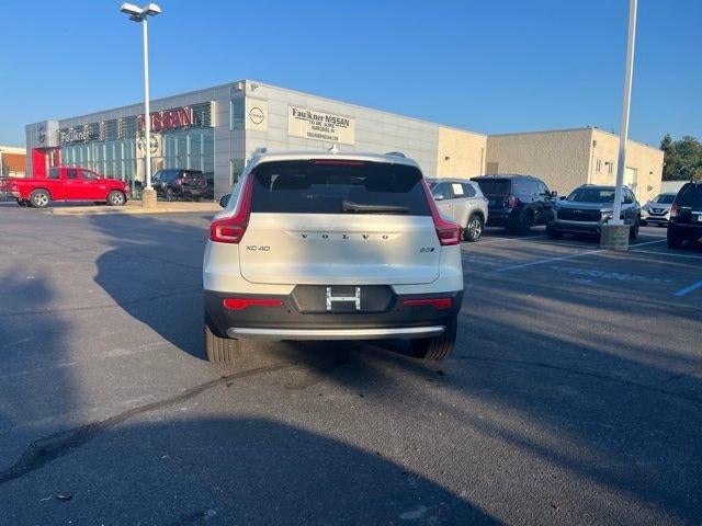 2025 Volvo XC40 B5 AWD Core Bright Theme