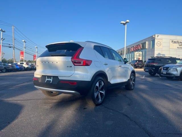 2025 Volvo XC40 B5 AWD Core Bright Theme
