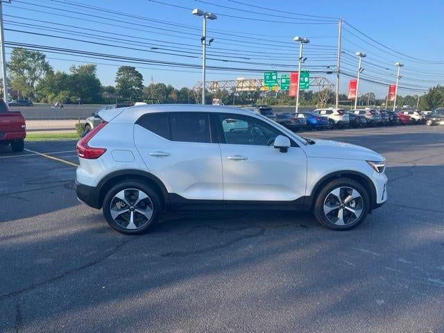 2025 Volvo XC40 B5 AWD Core Bright Theme