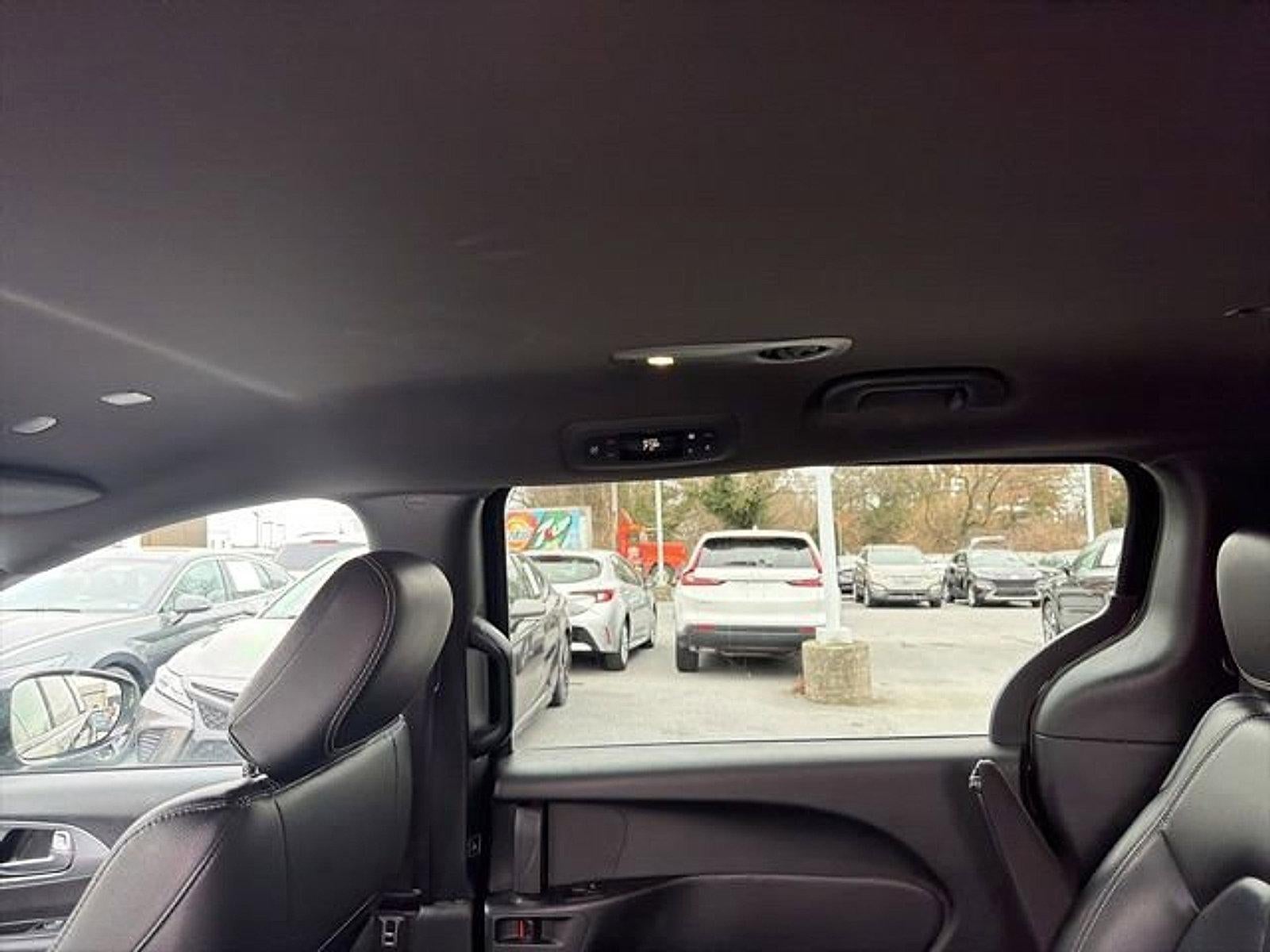 2022 Chrysler Pacifica Hybrid Touring L