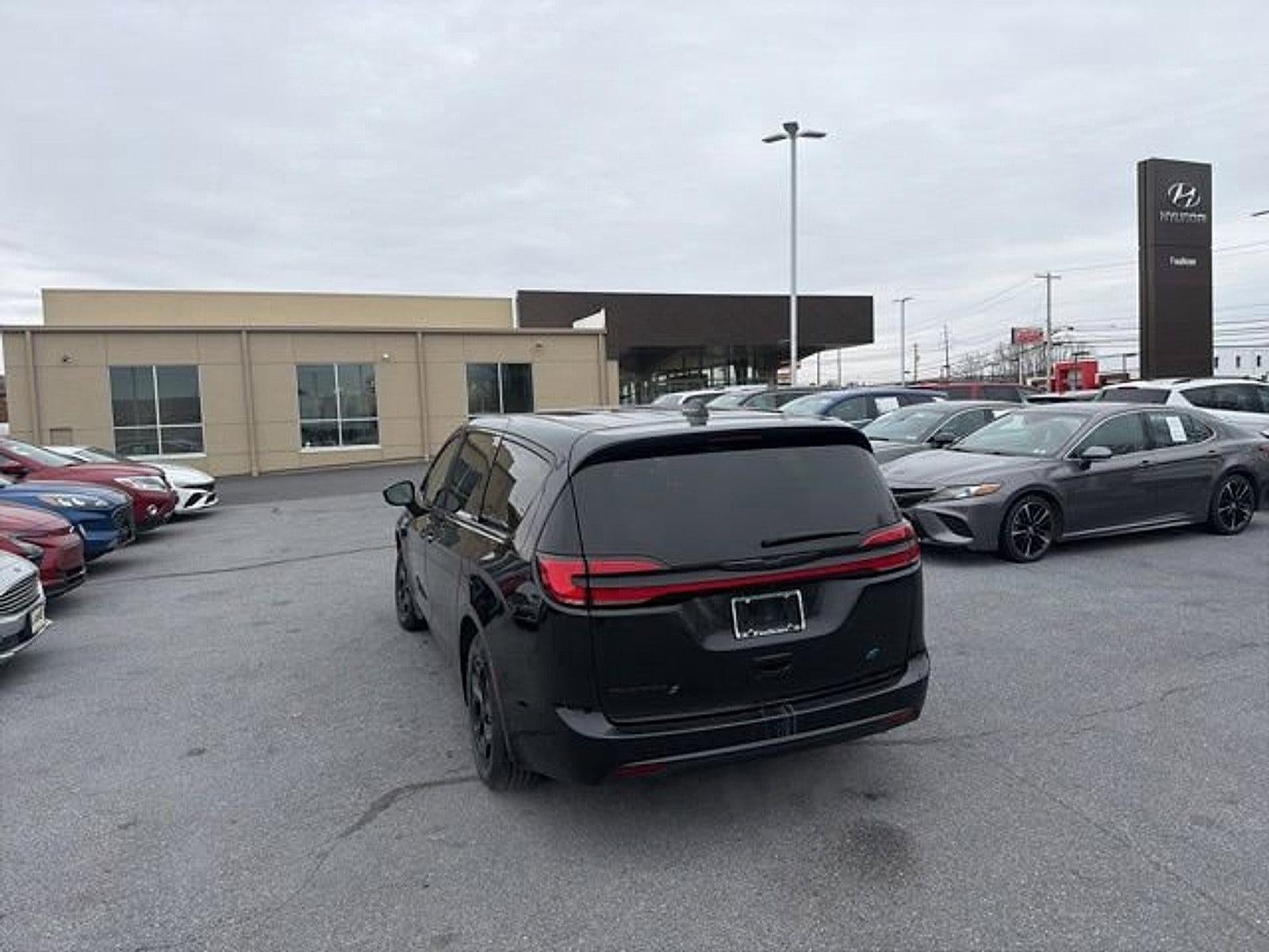 2022 Chrysler Pacifica Hybrid Touring L