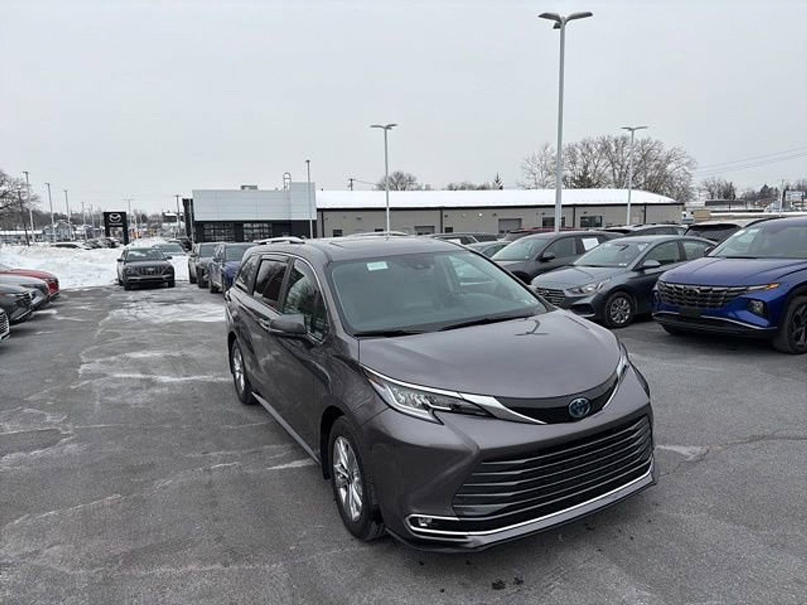 2023 Toyota Sienna Limited
