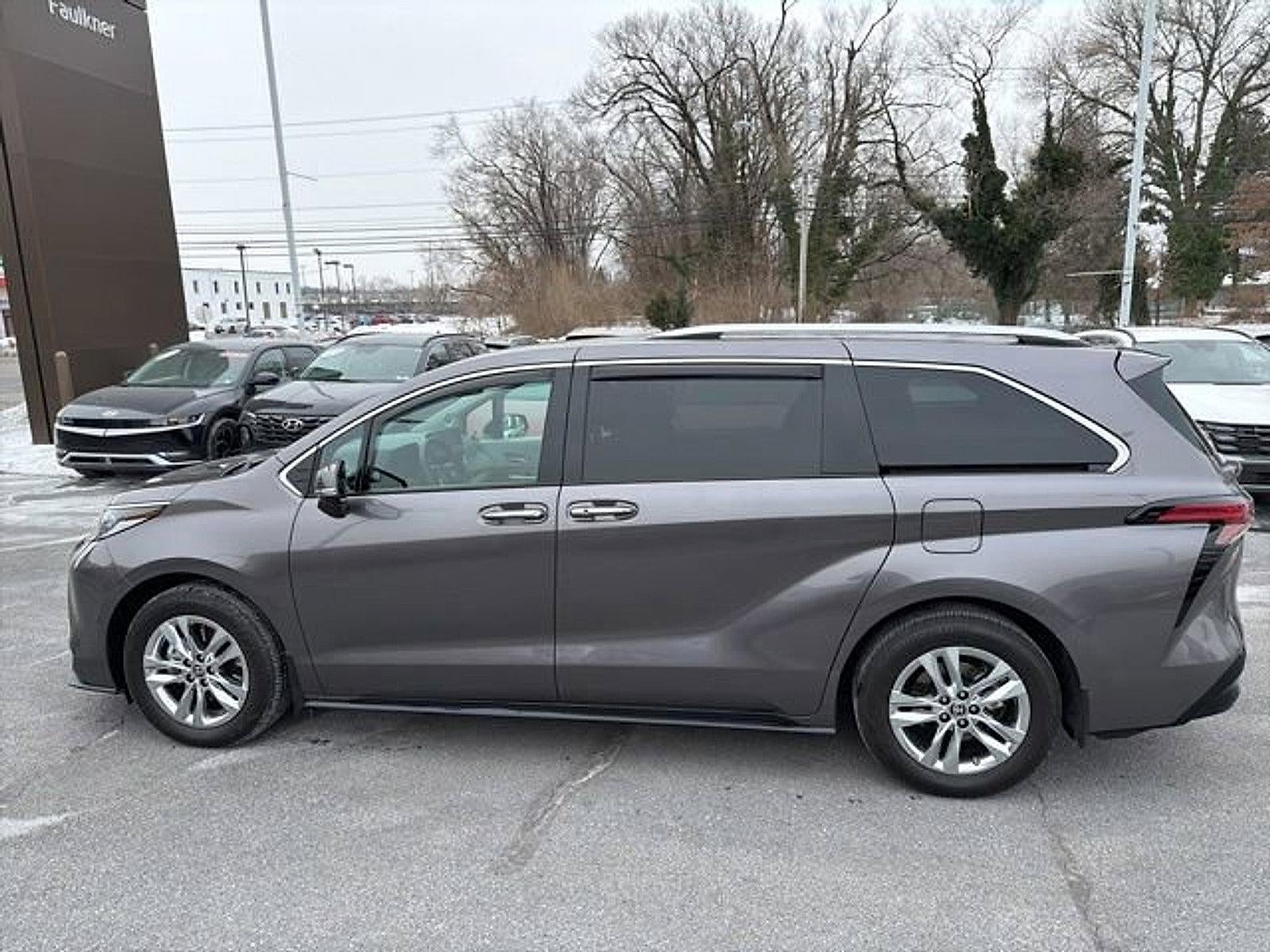 2023 Toyota Sienna Limited