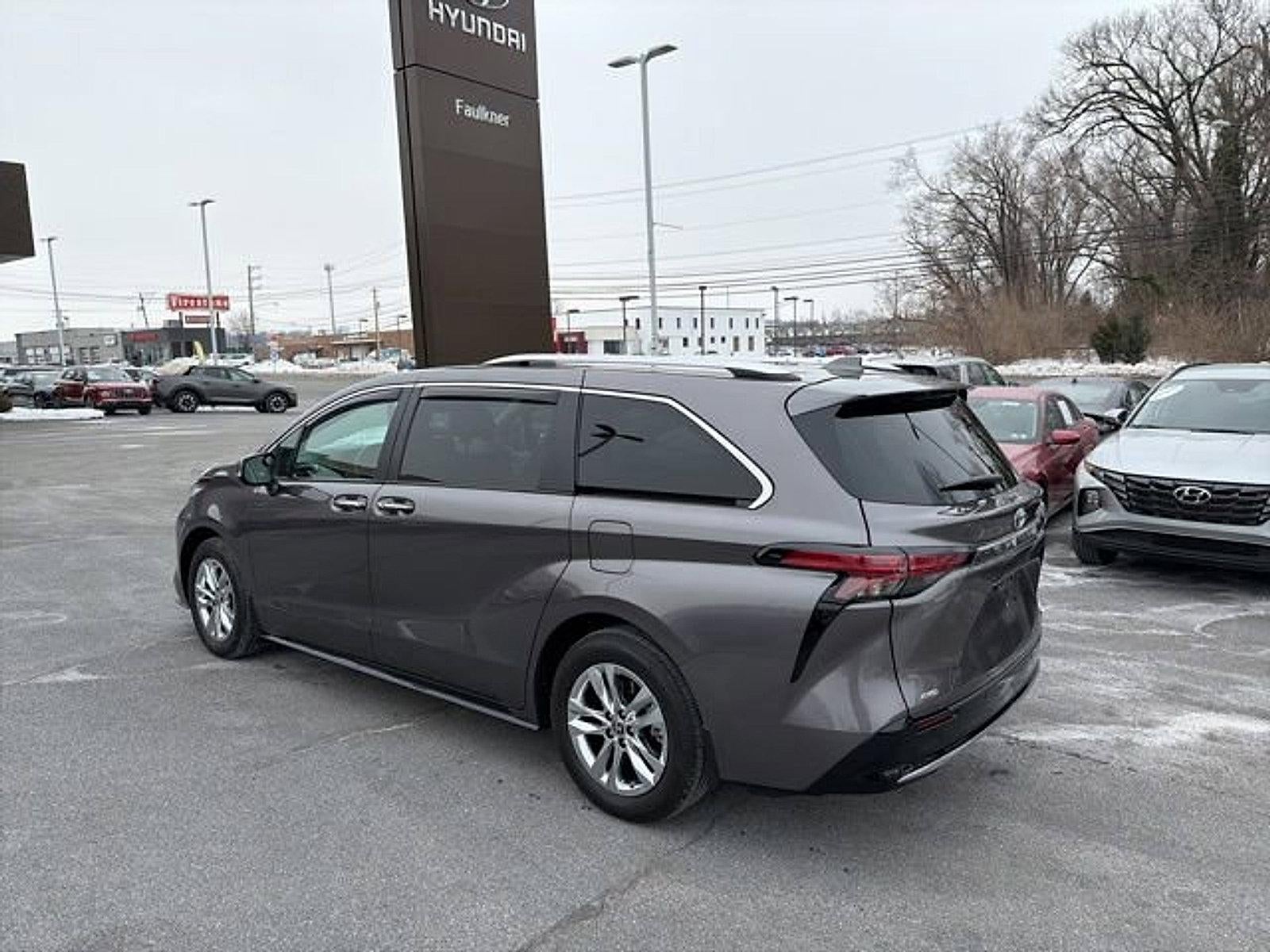 2023 Toyota Sienna Limited